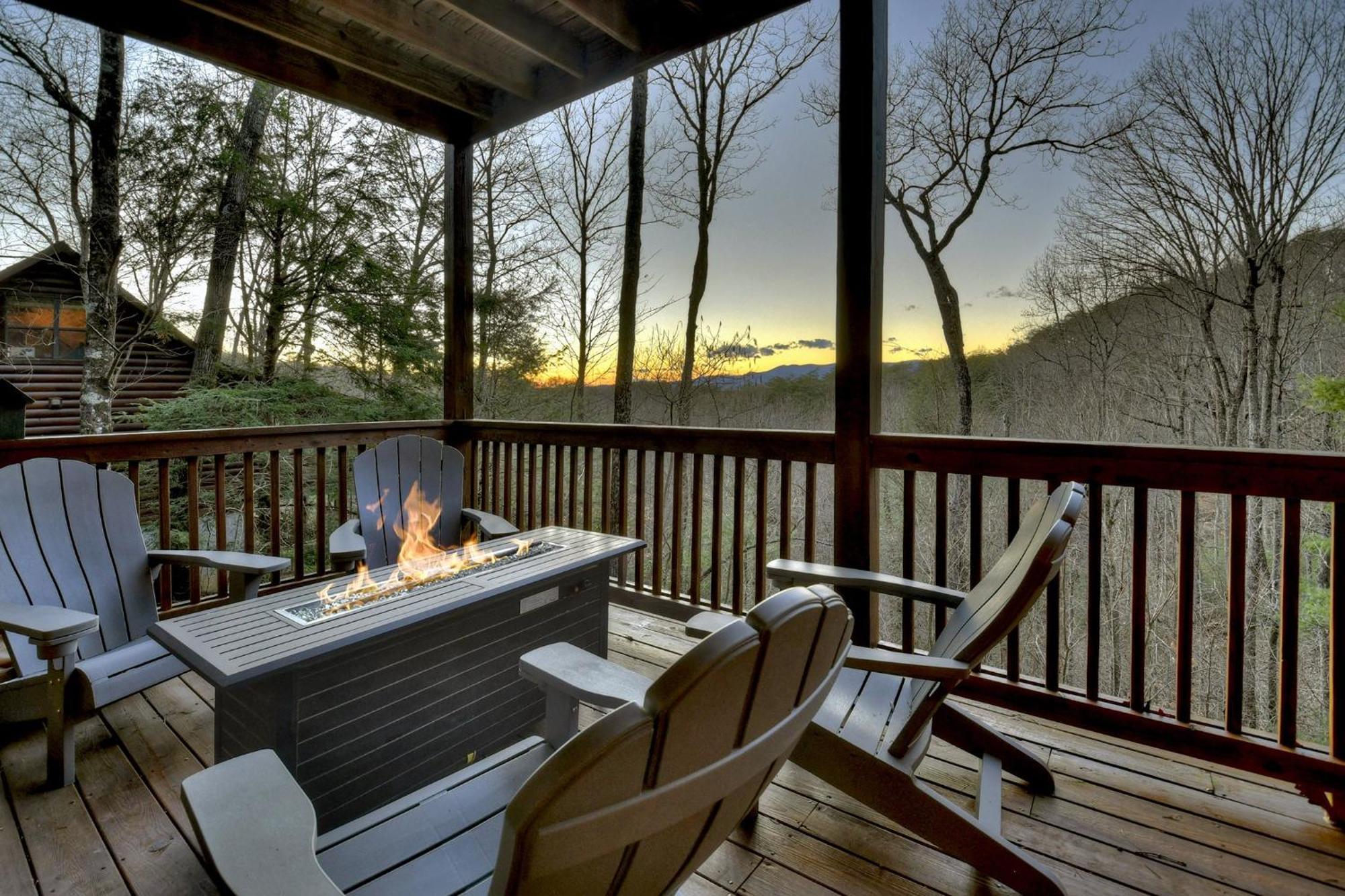 Talking Leaves Hot Tub Firepit And Comfy King Beds Villa Ellijay Kültér fotó