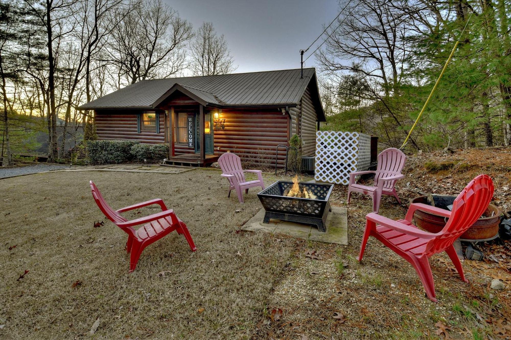 Talking Leaves Hot Tub Firepit And Comfy King Beds Villa Ellijay Kültér fotó